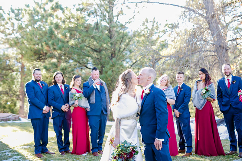 bride and groom kissing wedding bridal party